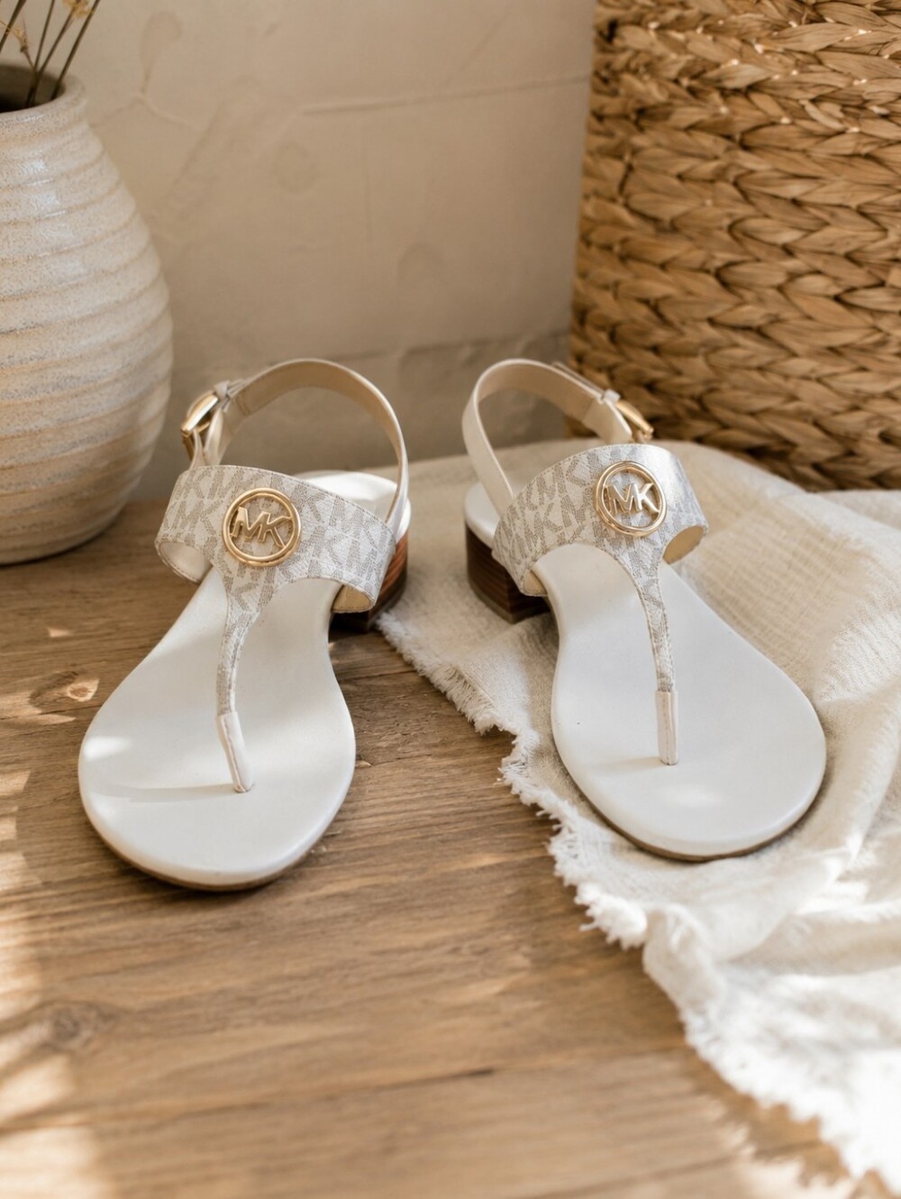 Michael Kors MK Logo T-Strap Sandals Size 6.5